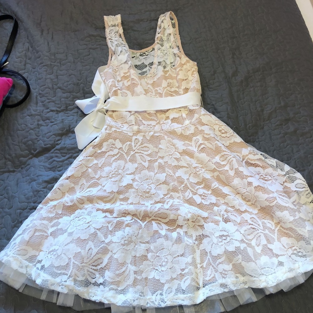 White dress - Picture 2 of 2